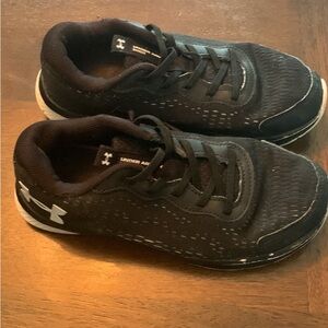 Under Armour boys sneakers size 1Y black